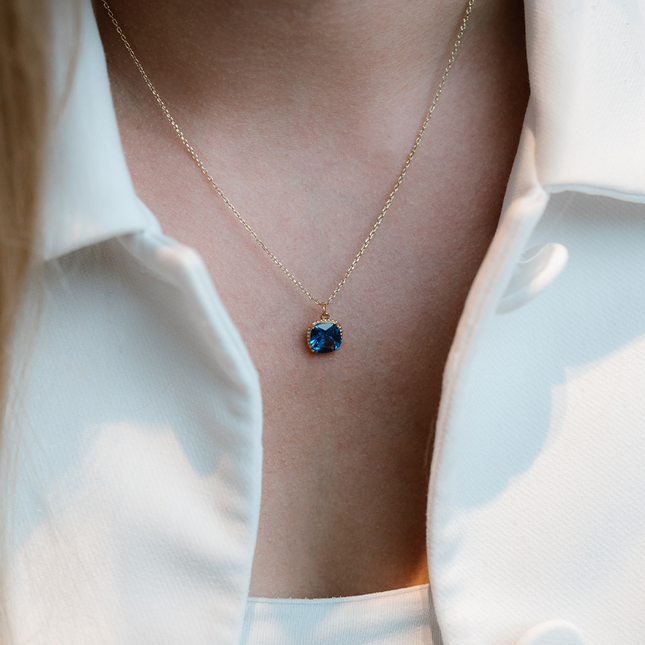 Petit Comité Geboortesteen Ketting december blauw topaas