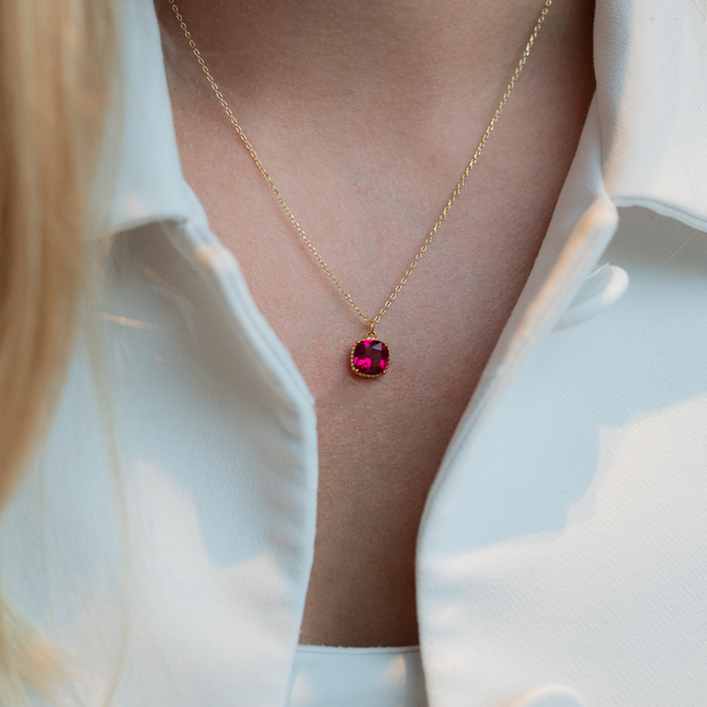 Petit Comité Geboortesteen Ketting juli robijn