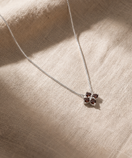 petit-comite-nl Ketting Klaver Julie Bruin Topaas Zilver