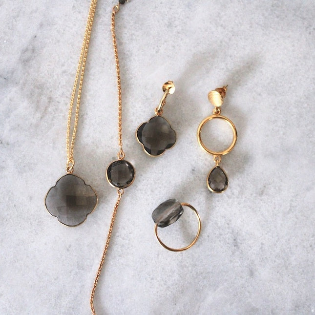 Petit Comité Oorhangers Louise Bruine Topaas